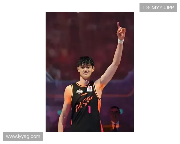 回顾曾凡博上赛季高光时刻期待新赛季更强势飞跃篮球赛场表现全面升级